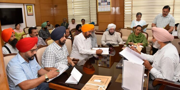 ਵਿੱਤ ਮੰਤਰੀ ਹਰਪਾਲ ਸਿੰਘ ਚੀਮਾ ਨੇ ਮੁਲਾਜ਼ਮ ਯੂਨੀਅਨਾਂ ਨਾਲ ਉੱਚ ਪੱਧਰੀ ਮੀਟਿੰਗਾਂ ਦੀ ਕੀਤੀ ਪ੍ਰਧਾਨਗੀ, ਲੰਬਿਤ ਮਸਲਿਆਂ ਦੇ ਜਲਦੀ ਹੱਲ ਦੇ ਦਿੱਤੇ ਨਿਰਦੇਸ਼