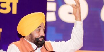 ਮੁੱਖ ਮੰਤਰੀ ਭਗਵੰਤ ਸਿੰਘ ਮਾਨ ਵੱਲੋਂ ਸਰਕਾਰੀ ਮਹਿਲਾ ਕਰਮਚਾਰੀਆਂ ਲਈ ਵੱਡੀ ਰਾਹਤ ਦਾ ਐਲਾਨ; ਗਰੁੱਪ ਸੀ ਅਤੇ ਡੀ ਮਹਿਲਾ ਕਰਮਚਾਰੀਆਂ ਨੂੰ ਉਨ੍ਹਾਂ ਦੇ ਘਰਾਂ ਤੋਂ 40 ਕਿਲੋਮੀਟਰ ਦੇ ਦਾਇਰੇ ਅੰਦਰ ਹੀ ਕੀਤਾ ਜਾਵੇਗਾ ਤਾਇਨਾਤ ਮੁੱਖ ਮੰਤਰੀ ਭਗਵੰਤ ਸਿੰਘ ਮਾਨ ਵੱਲੋਂ ਸਰਕਾਰੀ ਮਹਿਲਾ ਕਰਮਚਾਰੀਆਂ ਲਈ ਵੱਡੀ ਰਾਹਤ ਦਾ ਐਲਾਨ; ਗਰੁੱਪ ਸੀ ਅਤੇ ਡੀ ਮਹਿਲਾ ਕਰਮਚਾਰੀਆਂ ਨੂੰ ਉਨ੍ਹਾਂ ਦੇ ਘਰਾਂ ਤੋਂ 40 ਕਿਲੋਮੀਟਰ ਦੇ ਦਾਇਰੇ ਅੰਦਰ ਹੀ ਕੀਤਾ ਜਾਵੇਗਾ ਤਾਇਨਾਤ