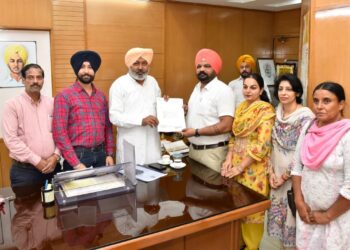 ਵਿੱਤ ਮੰਤਰੀ ਹਰਪਾਲ ਸਿੰਘ ਚੀਮਾ ਵੱਲੋਂ ਮੁਲਾਜ਼ਮ ਯੂਨੀਅਨਾਂ ਨਾਲ ਮੁਲਾਕਾਤ; ਜਾਇਜ਼ ਮੰਗਾਂ ’ਤੇ ਜਲਦ ਕਾਰਵਾਈ ਦਾ ਦਿੱਤਾ ਭਰੋਸਾ