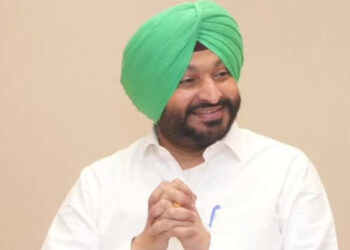 ਕੇਂਦਰੀ ਮੰਤਰੀ ਰਵਨੀਤ ਬਿੱਟੂ ਦੀ ਐਸਸੀ ਕਮਿਸ਼ਨ ਅੱਗੇ ਪੇਸ਼ੀ ਅੱਜ ਕੇਂਦਰੀ ਮੰਤਰੀ ਰਵਨੀਤ ਬਿੱਟੂ ਦੀ ਐਸਸੀ ਕਮਿਸ਼ਨ ਅੱਗੇ ਪੇਸ਼ੀ ਅੱਜ