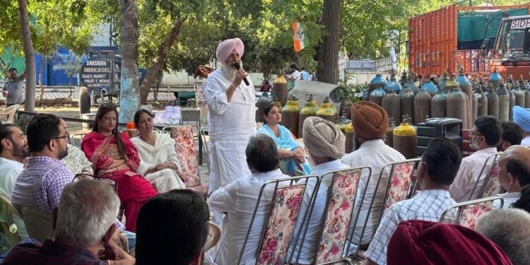 ਸੀਨੀਅਰ ਕਾਂਗਰਸੀ ਆਗੂ ਬਲਬੀਰ ਸਿੰਘ ਸਿੱਧੂ ਨੇ ਮੋਹਾਲੀ ਨਗਰ ਨਿਗਮ ਚੋਣਾਂ ਲੜਨ ਵਾਲੇ ਸਾਰੇ ਉਮੀਦਵਾਰਾਂ ਅਤੇ ਸਾਬਕਾ ਕੌਂਸਲਰਾਂ ਨਾਲ ਕੀਤੀ ਅਹਿਮ ਮੀਟਿੰਗ ਸੀਨੀਅਰ ਕਾਂਗਰਸੀ ਆਗੂ ਬਲਬੀਰ ਸਿੰਘ ਸਿੱਧੂ ਨੇ ਮੋਹਾਲੀ ਨਗਰ ਨਿਗਮ ਚੋਣਾਂ ਲੜਨ ਵਾਲੇ ਸਾਰੇ ਉਮੀਦਵਾਰਾਂ ਅਤੇ ਸਾਬਕਾ ਕੌਂਸਲਰਾਂ ਨਾਲ ਕੀਤੀ ਅਹਿਮ ਮੀਟਿੰਗ