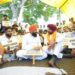ਵੜਿੰਗ ਨੇ ਪ੍ਰਦਰਸ਼ਨ ਕਰ ਰਹੇ ਕੈਬ ਡਰਾਈਵਰਾਂ ਨਾਲ ਮਿਲ ਕੇ ਰੋਸ ਵਿਖਾਵਾ; ਉਨ੍ਹਾਂ ਦੀਆਂ ਮੰਗਾਂ ਦਾ ਕੀਤਾ ਸਮਰਥਨ ਵੜਿੰਗ ਨੇ ਪ੍ਰਦਰਸ਼ਨ ਕਰ ਰਹੇ ਕੈਬ ਡਰਾਈਵਰਾਂ ਨਾਲ ਮਿਲ ਕੇ ਰੋਸ ਵਿਖਾਵਾ; ਉਨ੍ਹਾਂ ਦੀਆਂ ਮੰਗਾਂ ਦਾ ਕੀਤਾ ਸਮਰਥਨ