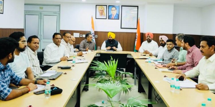 ਸਥਾਨਕ ਸਰਕਾਰਾਂ ਮੰਤਰੀ ਹਰਜੋਤ ਸਿੰਘ ਬੈਂਸ ਵੱਲੋਂ ਟ੍ਰਾਈਸਿਟੀ ਨਾਲ ਲਗਦੇ ਕਸਬਿਆਂ ਵਿੱਚ ਸ਼ਹਿਰੀ ਬੁਨਿਆਦੀ ਢਾਂਚੇ ਸਬੰਧੀ ਵੱਖ-ਵੱਖ ਪ੍ਰਾਜੈਕਟਾਂ ਦਾ ਐਲਾਨ; ਵਿਕਾਸ ਕਾਰਜਾਂ ਦੀ ਹਫ਼ਤਾਵਾਰੀ ਸਮੀਖਿਆ ਦੇ ਨਿਰਦੇਸ਼ ਸਥਾਨਕ ਸਰਕਾਰਾਂ ਮੰਤਰੀ ਹਰਜੋਤ ਸਿੰਘ ਬੈਂਸ ਵੱਲੋਂ ਟ੍ਰਾਈਸਿਟੀ ਨਾਲ ਲਗਦੇ ਕਸਬਿਆਂ ਵਿੱਚ ਸ਼ਹਿਰੀ ਬੁਨਿਆਦੀ ਢਾਂਚੇ ਸਬੰਧੀ ਵੱਖ-ਵੱਖ ਪ੍ਰਾਜੈਕਟਾਂ ਦਾ ਐਲਾਨ; ਵਿਕਾਸ ਕਾਰਜਾਂ ਦੀ ਹਫ਼ਤਾਵਾਰੀ ਸਮੀਖਿਆ ਦੇ ਨਿਰਦੇਸ਼