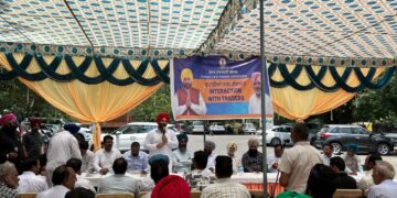 ਜ਼ਿਲ੍ਹਾ ਟਰੇਡਰਜ਼ ਕਮਿਸ਼ਨ ਵੱਲੋਂ ਸੈਕਟਰ-71, ਮੋਹਾਲੀ ਵਿਖੇ ਵਪਾਰੀਆਂ ਅਤੇ ਦੁਕਾਨਦਾਰਾਂ ਨਾਲ ਮੀਟਿੰਗ
