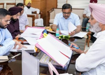 ਵਿੱਤ ਮੰਤਰੀ ਹਰਪਾਲ ਸਿੰਘ ਚੀਮਾ ਵੱਲੋਂ ਮੈਥਾਨੌਲ ਨੂੰ ਨਿਯਮਤ ਕਰਨ ਅਤੇ ਜ਼ਹਿਰੀਲੀ ਸ਼ਰਾਬ ਦੇ ਦੁਖਾਂਤਾਂ ਨੂੰ ਰੋਕਣ ਲਈ ਤੁਰੰਤ ਕੇਂਦਰੀ ਕਾਨੂੰਨ ਬਣਾਉਣ ਦੀ ਮੰਗ ਵਿੱਤ ਮੰਤਰੀ ਹਰਪਾਲ ਸਿੰਘ ਚੀਮਾ ਵੱਲੋਂ ਮੈਥਾਨੌਲ ਨੂੰ ਨਿਯਮਤ ਕਰਨ ਅਤੇ ਜ਼ਹਿਰੀਲੀ ਸ਼ਰਾਬ ਦੇ ਦੁਖਾਂਤਾਂ ਨੂੰ ਰੋਕਣ ਲਈ ਤੁਰੰਤ ਕੇਂਦਰੀ ਕਾਨੂੰਨ ਬਣਾਉਣ ਦੀ ਮੰਗ