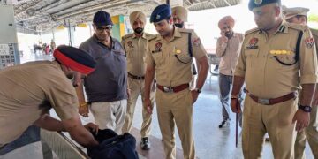 ਡੀਆਈਜੀ ਜਲੰਧਰ ਰੇਂਜ ਤੇ ਐਸਐਸਪੀ ਕਪੂਰਥਲਾ ਵੱਲੋਂ ਸੁਰੱਖਿਆ ਦੇ ਮੱਦੇਨਜ਼ਰ ਵਿਆਪਕ ਚੈਕਿੰਗ ਮੁਹਿੰਮ; ਰੇਲਵੇ ਸਟੇਸ਼ਨ ਅਤੇ ਬਾਜ਼ਾਰਾਂ ‘ਚ ਲਿਆ ਜਾਇਜ਼ਾ ਡੀਆਈਜੀ ਜਲੰਧਰ ਰੇਂਜ ਤੇ ਐਸਐਸਪੀ ਕਪੂਰਥਲਾ ਵੱਲੋਂ ਸੁਰੱਖਿਆ ਦੇ ਮੱਦੇਨਜ਼ਰ ਵਿਆਪਕ ਚੈਕਿੰਗ ਮੁਹਿੰਮ; ਰੇਲਵੇ ਸਟੇਸ਼ਨ ਅਤੇ ਬਾਜ਼ਾਰਾਂ ‘ਚ ਲਿਆ ਜਾਇਜ਼ਾ