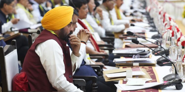ਕੇਂਦਰ ਸਰਕਾਰ ਪੰਜਾਬ ਨੂੰ ਵਿਸ਼ੇਸ਼ ਸ਼੍ਰੇਣੀ ਦਾ ਦਰਜਾ ਅਤੇ ਸਰਹੱਦੀ ਖੇਤਰਾਂ ਲਈ ਵਿਸ਼ੇਸ਼ ਪੈਕੇਜ ਦੇਵੇ-ਮੁੱਖ ਮੰਤਰੀ ਭਗਵੰਤ ਸਿੰਘ ਮਾਨ ਕੇਂਦਰ ਸਰਕਾਰ ਪੰਜਾਬ ਨੂੰ ਵਿਸ਼ੇਸ਼ ਸ਼੍ਰੇਣੀ ਦਾ ਦਰਜਾ ਅਤੇ ਸਰਹੱਦੀ ਖੇਤਰਾਂ ਲਈ ਵਿਸ਼ੇਸ਼ ਪੈਕੇਜ ਦੇਵੇ-ਮੁੱਖ ਮੰਤਰੀ ਭਗਵੰਤ ਸਿੰਘ ਮਾਨ