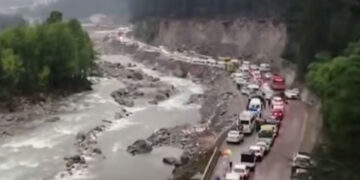 Manali ‘ਚ ਲੱਗਿਆ ਵੱਡਾ ਜਾਮ, ਸੈਲਾਨੀ ਕਰ ਰਹੇ ਵੱਡੀ ਪਰੇਸ਼ਾਨੀ ਦਾ ਸਾਹਮਣਾ Manali ‘ਚ ਲੱਗਿਆ ਵੱਡਾ ਜਾਮ, ਸੈਲਾਨੀ ਕਰ ਰਹੇ ਵੱਡੀ ਪਰੇਸ਼ਾਨੀ ਦਾ ਸਾਹਮਣਾ