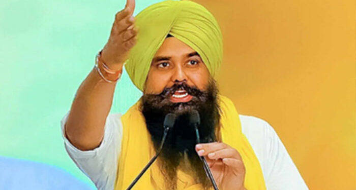 Breaking: ਮਹਾਰਾਸ਼ਟਰ ਸਰਕਾਰ ਨੇ ਤਖ਼ਤ ਸੱਚਖੰਡ ਸ੍ਰੀ ਹਜ਼ੂਰ ਸਾਹਿਬ ‘ਤੇ ਕਬਜ਼ਾ ਕਰਨ ਦੀ ਕੋਝੀ ਸਾਜ਼ਿਸ਼ ਰਚੀ – ਮਾਲਵਿੰਦਰ ਕੰਗ Breaking: ਮਹਾਰਾਸ਼ਟਰ ਸਰਕਾਰ ਨੇ ਤਖ਼ਤ ਸੱਚਖੰਡ ਸ੍ਰੀ ਹਜ਼ੂਰ ਸਾਹਿਬ ‘ਤੇ ਕਬਜ਼ਾ ਕਰਨ ਦੀ ਕੋਝੀ ਸਾਜ਼ਿਸ਼ ਰਚੀ – ਮਾਲਵਿੰਦਰ ਕੰਗ