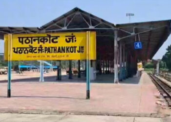 Pathankot: ਰੇਲਵੇ ਦਾ ਵੱਡਾ ਫੈਸਲਾ: ਨੈਰੋਗੇਜ ਸੈਕਸ਼ਨ ‘ਤੇ ਇਸ ਦਿਨ ਨਹੀਂ ਚੱਲਣਗੀਆਂ ਟ੍ਰੇਨਾਂ Pathankot: ਰੇਲਵੇ ਦਾ ਵੱਡਾ ਫੈਸਲਾ: ਨੈਰੋਗੇਜ ਸੈਕਸ਼ਨ ‘ਤੇ ਇਸ ਦਿਨ ਨਹੀਂ ਚੱਲਣਗੀਆਂ ਟ੍ਰੇਨਾਂ