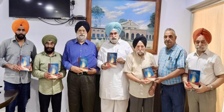 ਅਮਰੀਕਾ ਵੱਸਦੇ ਪੰਜਾਬੀ ਲੇਖਕ ਗੁਰਚਰਨ ਸਿੰਘ ਹੰਸਰਾ ਦਾ ਕਹਾਣੀ ਸੰਗ੍ਰਹਿ “ਅਣਕਹੀਆਂ ਕਹਾਣੀਆਂ” ਡਾ. ਸ ਪ ਸਿੰਘ, ਗੁਰਭਜਨ ਗਿੱਲ ਤੇ ਸਾਥੀਆਂ ਵੱਲੋਂ ਲੋਕ ਅਰਪਣ