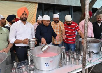 ਲੋਕ ਸੰਪਰਕ ਵੱਲੋਂ ਗੁਰੂ ਅਰਜਨ ਦੇਵ ਜੀ ਦੇ ਸ਼ਹੀਦੀ ਗੁਰਪੁਰਬ ਅਤੇ ਨਿਰਜਲਾ ਇਕਾਦਸ਼ੀ ਨੂੰ ਸਮਰਪਿਤ ਛਬੀਲ ਲੋਕ ਸੰਪਰਕ ਵੱਲੋਂ ਗੁਰੂ ਅਰਜਨ ਦੇਵ ਜੀ ਦੇ ਸ਼ਹੀਦੀ ਗੁਰਪੁਰਬ ਅਤੇ ਨਿਰਜਲਾ ਇਕਾਦਸ਼ੀ ਨੂੰ ਸਮਰਪਿਤ ਛਬੀਲ
