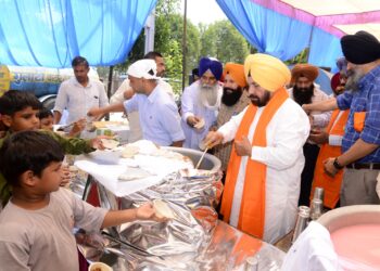 ਪੰਜਾਬ ਮੰਡੀ ਬੋਰਡ ਦੇ ਮੁੱਖ ਦਫ਼ਤਰ ਵਿਖੇ ਲਗਾਈ ਗੁਰੂ ਅਰਜਨ ਦੇਵ ਜੀ ਦੀ ਸ਼ਹਾਦਤ ਨੂੰ ਸਮਰਪਿਤ ਛਬੀਲ