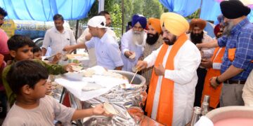 ਪੰਜਾਬ ਮੰਡੀ ਬੋਰਡ ਦੇ ਮੁੱਖ ਦਫ਼ਤਰ ਵਿਖੇ ਲਗਾਈ ਗੁਰੂ ਅਰਜਨ ਦੇਵ ਜੀ ਦੀ ਸ਼ਹਾਦਤ ਨੂੰ ਸਮਰਪਿਤ ਛਬੀਲ ਪੰਜਾਬ ਮੰਡੀ ਬੋਰਡ ਦੇ ਮੁੱਖ ਦਫ਼ਤਰ ਵਿਖੇ ਲਗਾਈ ਗੁਰੂ ਅਰਜਨ ਦੇਵ ਜੀ ਦੀ ਸ਼ਹਾਦਤ ਨੂੰ ਸਮਰਪਿਤ ਛਬੀਲ