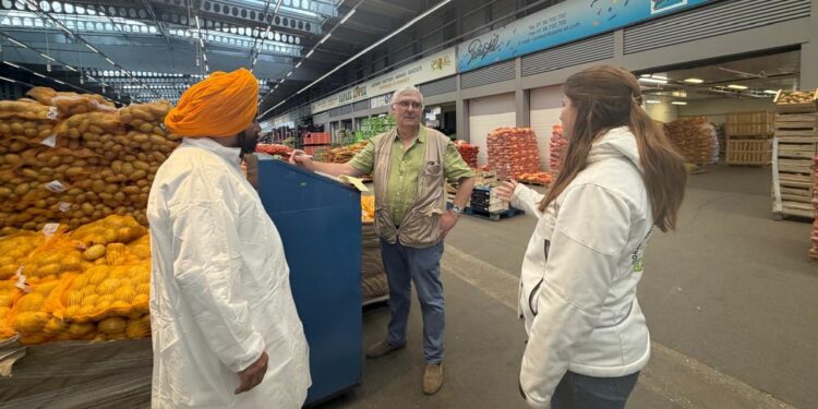 ਚੇਅਰਮੈਨ ਹਰਚੰਦ ਸਿੰਘ ਬਰਸਟ ਵੱਲੋਂ ਪੈਰਿਸ ਦੀ ਰੁੰਗਿਸ ਇੰਟਰਨੈਸ਼ਨਲ ਹੋਲਸੇਲ ਮਾਰਕੀਟ ਦਾ ਦੌਰਾ