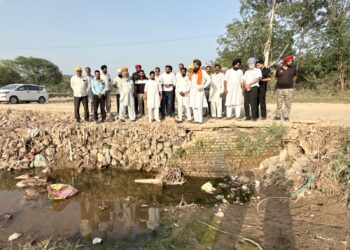 ਸੰਸਦ ਮੈਂਬਰ ਮਲਵਿੰਦਰ ਸਿੰਘ ਕੰਗ ਵੱਲੋਂ ਖਰੜ ਵਿਧਾਨ ਸਭਾ ਹਲਕੇ ਦੇ ਪਿੰਡਾਂ ਦਾ ਦੌਰਾ ਸੰਸਦ ਮੈਂਬਰ ਮਲਵਿੰਦਰ ਸਿੰਘ ਕੰਗ ਵੱਲੋਂ ਖਰੜ ਵਿਧਾਨ ਸਭਾ ਹਲਕੇ ਦੇ ਪਿੰਡਾਂ ਦਾ ਦੌਰਾ