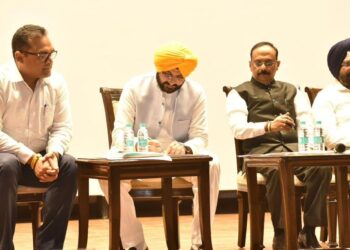 ਸੇਵਾਮੁਕਤ ਆਈਏਐਸ ਅਧਿਕਾਰੀ ਸੰਜੇ ਗੁਪਤਾ ਨੇ ਪੰਜਾਬ ਰਾਜ ਬਿਜਲੀ ਰੈਗੂਲੇਟਰੀ ਕਮਿਸ਼ਨ ਦੇ ਚੇਅਰਪਰਸਨ ਵਜੋਂ ਅਹੁਦਾ ਸੰਭਾਲਿਆ