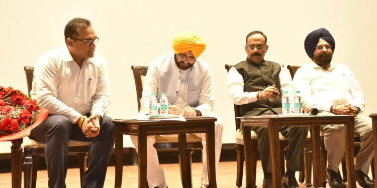 ਸੇਵਾਮੁਕਤ ਆਈਏਐਸ ਅਧਿਕਾਰੀ ਸੰਜੇ ਗੁਪਤਾ ਨੇ ਪੰਜਾਬ ਰਾਜ ਬਿਜਲੀ ਰੈਗੂਲੇਟਰੀ ਕਮਿਸ਼ਨ ਦੇ ਚੇਅਰਪਰਸਨ ਵਜੋਂ ਅਹੁਦਾ ਸੰਭਾਲਿਆ