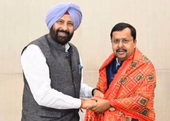 ਪੰਜਾਬ ਭਾਜਪਾ ਦੀ ਦਿੱਲੀ ਵਿਖੇ ਪਾਰਟੀ ਹਾਈਕਮਾਂਡ ਨਾਲ ਮੀਟਿੰਗ ਜਾਰੀ ਪੰਜਾਬ ਭਾਜਪਾ ਦੀ ਦਿੱਲੀ ਵਿਖੇ ਪਾਰਟੀ ਹਾਈਕਮਾਂਡ ਨਾਲ ਮੀਟਿੰਗ ਜਾਰੀ