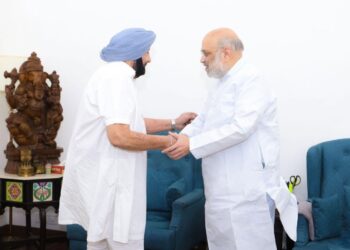 ਕੈਪਟਨ ਅਮਰਿੰਦਰ ਸਿੰਘ ਨੇ ਕੇਂਦਰੀ ਗ੍ਰਹਿ ਮੰਤਰੀ ਅਮਿਤ ਸ਼ਾਹ ਨਾਲ ਕੀਤੀ ਮੁਲਾਕਾਤ ਕੈਪਟਨ ਅਮਰਿੰਦਰ ਸਿੰਘ ਨੇ ਕੇਂਦਰੀ ਗ੍ਰਹਿ ਮੰਤਰੀ ਅਮਿਤ ਸ਼ਾਹ ਨਾਲ ਕੀਤੀ ਮੁਲਾਕਾਤ