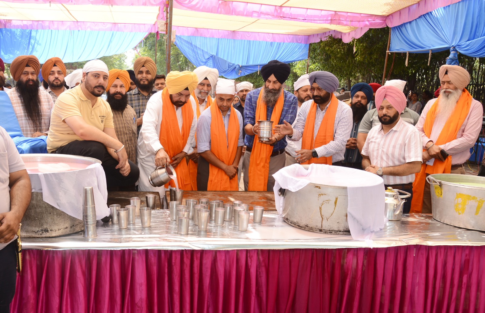 ਪੰਜਾਬ ਮੰਡੀ ਬੋਰਡ ਦੇ ਮੁੱਖ ਦਫ਼ਤਰ ਵਿਖੇ ਗੁਰੂ ਅਰਜਨ ਦੇਵ ਦੀ ਸ਼ਹਾਦਤ ਨੂੰ ਸਮਰਪਿਤ ਛਬੀਲ ਲਗਾਈ