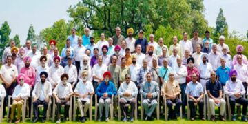 ਰਾਜਪਾਲ ਕਟਾਰੀਆ ਨੇ ਸੀਨੀਅਰ ਜਰਨਲਿਸਟਸ ਫੋਰਮ ਚੰਡੀਗੜ੍ਹ ਦੇ ਮੈਂਬਰਾਂ ਨਾਲ ਕੀਤੀ ਬੈਠਕ ਰਾਜਪਾਲ ਕਟਾਰੀਆ ਨੇ ਸੀਨੀਅਰ ਜਰਨਲਿਸਟਸ ਫੋਰਮ ਚੰਡੀਗੜ੍ਹ ਦੇ ਮੈਂਬਰਾਂ ਨਾਲ ਕੀਤੀ ਬੈਠਕ