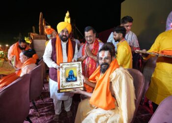 ਗੁਰੂ ਸਾਹਿਬਾਨ ਅਤੇ ਸੰਤਾਂ-ਮਹਾਪੁਰਸ਼ਾਂ ਦੁਆਰਾ ਦਿਖਾਏ ਗਏ ਧਰਮ ਦੇ ਮਾਰਗ ‘ਤੇ ਚੱਲ ਰਹੀ ਹੈ ਭਗਵੰਤ ਮਾਨ ਸਰਕਾਰ: ਅਰਵਿੰਦ ਕੇਜਰੀਵਾਲ