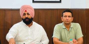 ਹਰਜੋਤ ਸਿੰਘ ਬੈਂਸ ਵੱਲੋਂ “ਮਿਸ਼ਨ ਕਲੀਨ ਪੰਜਾਬ” ਦੀ ਸ਼ੁਰੂਆਤ; ਸਾਰੇ ਐਮ.ਸੀ. ਅਧਿਕਾਰੀ ਰੋਜ਼ਾਨਾ ਸਵੇਰੇ 7 ਤੋਂ 8 ਵਜੇ ਤੱਕ ਫ਼ੀਲਡ ਵਿੱਚ ਹੋਣਗੇ ਹਰਜੋਤ ਸਿੰਘ ਬੈਂਸ ਵੱਲੋਂ “ਮਿਸ਼ਨ ਕਲੀਨ ਪੰਜਾਬ” ਦੀ ਸ਼ੁਰੂਆਤ; ਸਾਰੇ ਐਮ.ਸੀ. ਅਧਿਕਾਰੀ ਰੋਜ਼ਾਨਾ ਸਵੇਰੇ 7 ਤੋਂ 8 ਵਜੇ ਤੱਕ ਫ਼ੀਲਡ ਵਿੱਚ ਹੋਣਗੇ