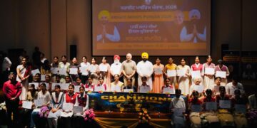 ‘ਬ੍ਰਾਈਟ ਮਾਈਂਡਜ਼ ਪੰਜਾਬ’ ਪ੍ਰੋਗਰਾਮ ਦਾ ਰੂਪਨਗਰ ਤੋਂ ਆਗ਼ਾਜ਼; 12ਵੀਂ ਜਮਾਤ ਵਿੱਚ 85% ਤੋਂ ਵੱਧ ਨੰਬਰ ਲੈਣ ਵਾਲੇ 600 ਤੋਂ ਵੱਧ ਵਿਦਿਆਰਥੀਆਂ ਦਾ ਸਨਮਾਨ ‘ਬ੍ਰਾਈਟ ਮਾਈਂਡਜ਼ ਪੰਜਾਬ’ ਪ੍ਰੋਗਰਾਮ ਦਾ ਰੂਪਨਗਰ ਤੋਂ ਆਗ਼ਾਜ਼; 12ਵੀਂ ਜਮਾਤ ਵਿੱਚ 85% ਤੋਂ ਵੱਧ ਨੰਬਰ ਲੈਣ ਵਾਲੇ 600 ਤੋਂ ਵੱਧ ਵਿਦਿਆਰਥੀਆਂ ਦਾ ਸਨਮਾਨ