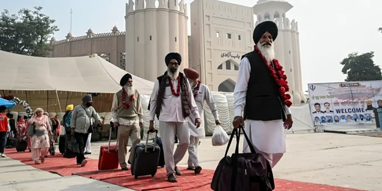 ਹਰਿਆਣਾ ਦੇ ਸਿੱਖ ਸ਼ਰਧਾਲੂਆਂ ਦੇ ਜੱਥੇ ਨੂੰ ਭਾਰਤ-ਪਾਕਿਸਤਾਨ ਬਾਰਡਰ ਤੋਂ ਮੋੜਿਆ ਵਾਪਸ ਹਰਿਆਣਾ ਦੇ ਸਿੱਖ ਸ਼ਰਧਾਲੂਆਂ ਦੇ ਜੱਥੇ ਨੂੰ ਭਾਰਤ-ਪਾਕਿਸਤਾਨ ਬਾਰਡਰ ਤੋਂ ਮੋੜਿਆ ਵਾਪਸ