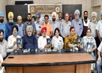 “ਜਰਨੈਲ ਸਿੰਘ ਆਰਟਿਸਟ ਸਿਮਰਤੀ ਗ੍ਰੰਥ “ ਲੁਧਿਆਣਾ ਵਿੱਚ ਪ੍ਰੋ. ਜਗਮੋਹਨ ਸਿੰਘ , ਡਾ. ਐੱਸ ਪੀ ਸਿੰਘ , ਪ੍ਰੋ. ਗੁਰਭਜਨ ਸਿੰਘ ਗਿੱਲ ਤੇ ਸਾਥੀਆਂ ਵੱਲੋਂ ਲੋਕ ਅਰਪਣ