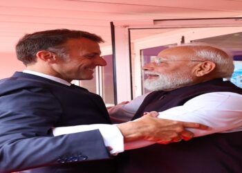 PM ਮੋਦੀ ਨੇ ਨੀਸ ਵਿੱਚ ਰਾਸ਼ਟਰਪਤੀ ਮੈਕਰੋਨ ਨਾਲ ਕੀਤੀ ਮੁਲਾਕਾਤ PM ਮੋਦੀ ਨੇ ਨੀਸ ਵਿੱਚ ਰਾਸ਼ਟਰਪਤੀ ਮੈਕਰੋਨ ਨਾਲ ਕੀਤੀ ਮੁਲਾਕਾਤ