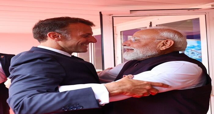 PM ਮੋਦੀ ਨੇ ਨੀਸ ਵਿੱਚ ਰਾਸ਼ਟਰਪਤੀ ਮੈਕਰੋਨ ਨਾਲ ਕੀਤੀ ਮੁਲਾਕਾਤ PM ਮੋਦੀ ਨੇ ਨੀਸ ਵਿੱਚ ਰਾਸ਼ਟਰਪਤੀ ਮੈਕਰੋਨ ਨਾਲ ਕੀਤੀ ਮੁਲਾਕਾਤ