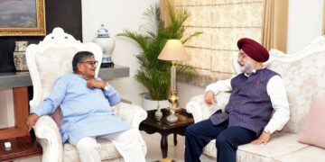 ਦਿੱਲੀ ਦੇ LG ਤਰਨਜੀਤ ਸਿੰਘ ਸੰਧੂ ਨੇ ਪੰਜਾਬ ਦੇ ਰਾਜਪਾਲ ਨਾਲ ਕੀਤੀ  ਮੁਲਾਕਾਤ
