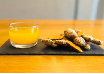 Health Tips: ਰੋਜ਼ਾਨਾ ਸਵੇਰੇ ਸ਼ੁਰੂ ਕਰੋ ਹਲਦੀ ਵਾਲੇ ਪਾਣੀ ਦਾ ਸੇਵਨ! ਮਿਲਣਗੇ ਇਹ ਬੇਮਿਸਾਲ ਫਾਇਦੇ