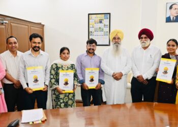 ਗੁਰਮੀਤ ਸਿੰਘ ਖੁੱਡੀਆਂ ਨੇ ਮੱਛੀ ਪਾਲਣ ਵਿਭਾਗ ਵਿੱਚ ਪੰਜ ਉਮੀਦਵਾਰਾਂ ਨੂੰ ਨਿਯੁਕਤੀ ਪੱਤਰ ਸੌਂਪੇ