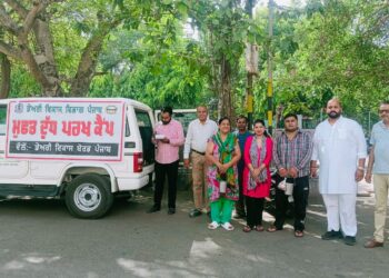 ਪੰਜਾਬ ਸਰਕਾਰ ਨੇ ਦੁੱਧ ਵਿੱਚ ਮਿਲਾਵਟਖੋਰੀ ਨਾਲ ਨਜਿੱਠਣ ਲਈ ਵਿੱਢੀ ‘‘ਸ਼ੁੱਧ ਦੁੱਧ’’ ਮੁਹਿੰਮ ਪੰਜਾਬ ਸਰਕਾਰ ਨੇ ਦੁੱਧ ਵਿੱਚ ਮਿਲਾਵਟਖੋਰੀ ਨਾਲ ਨਜਿੱਠਣ ਲਈ ਵਿੱਢੀ ‘‘ਸ਼ੁੱਧ ਦੁੱਧ’’ ਮੁਹਿੰਮ