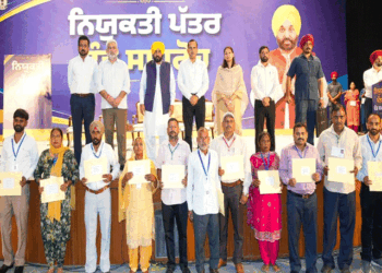 ਮੁੱਖ ਮੰਤਰੀ ਭਗਵੰਤ ਮਾਨ ਨੇ 516 ਕਰਮਚਾਰੀਆਂ ਨੂੰ ਸੌਂਪੇ ਨਿਯੁਕਤੀ ਪੱਤਰ ਮੁੱਖ ਮੰਤਰੀ ਭਗਵੰਤ ਮਾਨ ਨੇ 516 ਕਰਮਚਾਰੀਆਂ ਨੂੰ ਸੌਂਪੇ ਨਿਯੁਕਤੀ ਪੱਤਰ