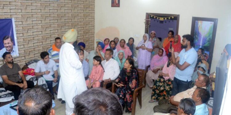 ਡਿਪਟੀ ਸਪੀਕਰ ਜੈ ਕ੍ਰਿਸ਼ਨ ਸਿੰਘ ਰੌੜੀ ਨੇ ਲੋਕ ਮਿਲਣੀ ਮੌਕੇ ਪਿੰਡ ਸੋਲੀ ਵਾਸੀਆਂ ਨੂੰ ਦਿੱਤਾ ਵੱਡਾ ਤੋਹਫ਼ਾ; ਸੜਕਾਂ ਲਈ ਜਾਰੀ ਕੀਤੀ 60 ਲੱਖ ਰੁਪਏ ਦੀ ਗ੍ਰਾਂਟ ਡਿਪਟੀ ਸਪੀਕਰ ਜੈ ਕ੍ਰਿਸ਼ਨ ਸਿੰਘ ਰੌੜੀ ਨੇ ਲੋਕ ਮਿਲਣੀ ਮੌਕੇ ਪਿੰਡ ਸੋਲੀ ਵਾਸੀਆਂ ਨੂੰ ਦਿੱਤਾ ਵੱਡਾ ਤੋਹਫ਼ਾ; ਸੜਕਾਂ ਲਈ ਜਾਰੀ ਕੀਤੀ 60 ਲੱਖ ਰੁਪਏ ਦੀ ਗ੍ਰਾਂਟ