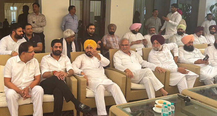 Punjab: ਚੰਨੀ ਧੜੇ ਅਤੇ ਪੰਜਾਬ ਕਾਂਗਰਸ ਇੰਚਾਰਜ ਭੂਪੇਸ਼ ਬਘੇਲ ਵਿਚਾਲੇ ਹੋਈ ਮੀਟਿੰਗ Punjab: ਚੰਨੀ ਧੜੇ ਅਤੇ ਪੰਜਾਬ ਕਾਂਗਰਸ ਇੰਚਾਰਜ ਭੂਪੇਸ਼ ਬਘੇਲ ਵਿਚਾਲੇ ਹੋਈ ਮੀਟਿੰਗ