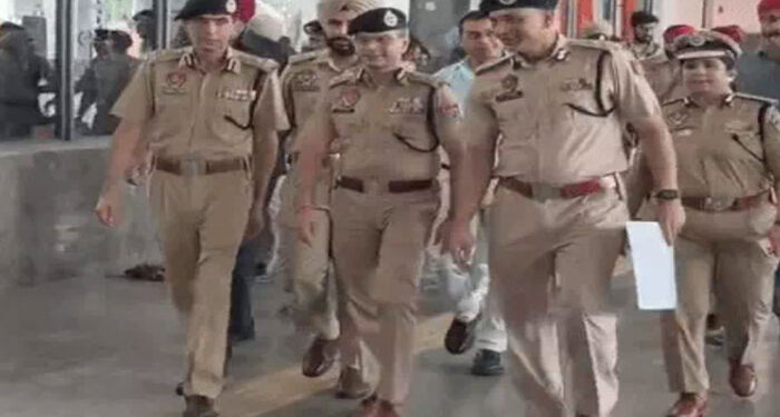 Punjab: ਪ੍ਰਧਾਨ ਮੰਤਰੀ ਮੋਦੀ ਦੇ ਦੌਰੇ ਤੋਂ ਪਹਿਲਾਂ ਪੰਜਾਬ ਪੁਲਿਸ ਅਲਰਟ ‘ਤੇ, ਚੱਪੇ-ਚੱਪੇ ‘ਤੇ ਪੁਲਿਸ ਤਾਇਨਾਤ Punjab: ਪ੍ਰਧਾਨ ਮੰਤਰੀ ਮੋਦੀ ਦੇ ਦੌਰੇ ਤੋਂ ਪਹਿਲਾਂ ਪੰਜਾਬ ਪੁਲਿਸ ਅਲਰਟ ‘ਤੇ, ਚੱਪੇ-ਚੱਪੇ ‘ਤੇ ਪੁਲਿਸ ਤਾਇਨਾਤ