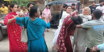 Punjab: ਕਿੰਨਰਾਂ ਦੇ ਦੋ ਗਰੁੱਪ ਆਪਸ ‘ਚ ਭਿੜੇ, ਥਾਣੇ ਦੇ ਬਾਹਰ ਹੋਈ ਲੜਾਈ