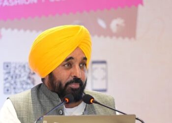 ਪੰਜਾਬ ਦੇ ਟੈਕਸਟਾਈਲ ਖੇਤਰ ਵਿੱਚ ਅਥਾਹ ਸੰਭਾਵਨਾਵਾਂ ਮੌਜੂਦ; ਉੱਦਮੀਆਂ ਨੂੰ ਨਿਵੇਸ਼ ਕਰਨਾ ਚਾਹੀਦਾ ਹੈ, ਸਰਕਾਰ ਵੱਲੋਂ ਪੂਰਾ ਸਮਰਥਨ ਦਿੱਤਾ ਜਾਵੇਗਾ: ਮੁੱਖ ਮੰਤਰੀ ਭਗਵੰਤ ਸਿੰਘ ਮਾਨ ਪੰਜਾਬ ਦੇ ਟੈਕਸਟਾਈਲ ਖੇਤਰ ਵਿੱਚ ਅਥਾਹ ਸੰਭਾਵਨਾਵਾਂ ਮੌਜੂਦ; ਉੱਦਮੀਆਂ ਨੂੰ ਨਿਵੇਸ਼ ਕਰਨਾ ਚਾਹੀਦਾ ਹੈ, ਸਰਕਾਰ ਵੱਲੋਂ ਪੂਰਾ ਸਮਰਥਨ ਦਿੱਤਾ ਜਾਵੇਗਾ: ਮੁੱਖ ਮੰਤਰੀ ਭਗਵੰਤ ਸਿੰਘ ਮਾਨ