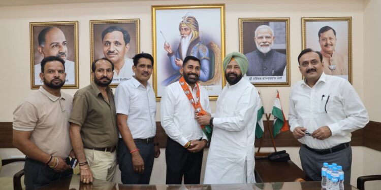 ਸ਼੍ਰੋਮਣੀ ਅਕਾਲੀ ਦਲ ਦੇ ਲੀਗਲ ਵਿੰਗ ਦੇ ਜਨਰਲ ਸਕੱਤਰ ਐਡਵੋਕੇਟ ਰਾਜੇਸ਼ ਰਾਣਾ ਭਾਜਪਾ ‘ਚ ਸ਼ਾਮਿਲ ਸ਼੍ਰੋਮਣੀ ਅਕਾਲੀ ਦਲ ਦੇ ਲੀਗਲ ਵਿੰਗ ਦੇ ਜਨਰਲ ਸਕੱਤਰ ਐਡਵੋਕੇਟ ਰਾਜੇਸ਼ ਰਾਣਾ ਭਾਜਪਾ ‘ਚ ਸ਼ਾਮਿਲ