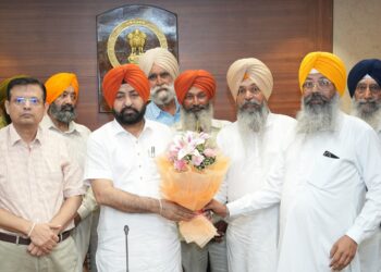ਮੁੱਖ ਮੰਤਰੀ ਸਿਹਤ ਯੋਜਨਾ ਤਹਿਤ ਨੰਬਰਦਾਰਾਂ ਦੇ ਕਾਰਡ ਬਣਾਉਣ ਹਿੱਤ ਇੱਕ ਵਿਸ਼ੇਸ਼ ਦਿਨ ਹੋਵੇਗਾ ਨਿਰਧਾਰਤ: ਹਰਦੀਪ ਸਿੰਘ ਮੁੰਡੀਆਂ ਮੁੱਖ ਮੰਤਰੀ ਸਿਹਤ ਯੋਜਨਾ ਤਹਿਤ ਨੰਬਰਦਾਰਾਂ ਦੇ ਕਾਰਡ ਬਣਾਉਣ ਹਿੱਤ ਇੱਕ ਵਿਸ਼ੇਸ਼ ਦਿਨ ਹੋਵੇਗਾ ਨਿਰਧਾਰਤ: ਹਰਦੀਪ ਸਿੰਘ ਮੁੰਡੀਆਂ