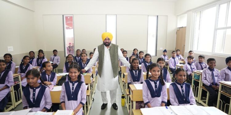 ਪੰਜਾਬ ਸਕੂਲ ਸਿੱਖਿਆ ਵਿੱਚ ਦੇਸ਼ ਦਾ ਮੋਹਰੀ ਸੂਬਾ ਬਣਿਆ: ਮੁੱਖ ਮੰਤਰੀ ਭਗਵੰਤ ਸਿੰਘ ਮਾਨ