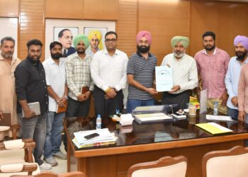 ਭਗਵੰਤ ਮਾਨ ਸਰਕਾਰ ਵੱਲ਼ੋਂ ਸਿੱਖਿਆ ਅਤੇ ਬਿਜਲੀ ਵਿਭਾਗਾਂ ਨੂੰ ਮੁਲਾਜ਼ਮਾਂ ਦੀਆਂ ਮੰਗਾਂ ਹੱਲ ਕਰਨ ਦੀ ਪ੍ਰਕਿਰਿਆ ‘ਚ ਤੇਜ਼ੀ ਲਿਆਉਣ ਦੇ ਨਿਰਦੇਸ਼: ਹਰਪਾਲ ਸਿੰਘ ਚੀਮਾ