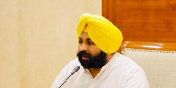 ਭਗਵੰਤ ਮਾਨ ਸਰਕਾਰ ਨੇ ਸਫ਼ਾਈ ਸੇਵਕਾਂ ਅਤੇ ਸੀਵਰਮੈਨਾਂ ਨਾਲ ਵਾਅਦਾ ਪੁਗਾਇਆ; 3 ਸਾਲ ਵਾਲੇ ਆਊਟਸੋਰਸ ਵਰਕਰਾਂ ਨੂੰ ਮਿਲੇਗਾ ਸਿੱਧਾ ਕੰਟਰੈਕਟ: ਹਰਜੋਤ ਸਿੰਘ ਬੈਂਸ