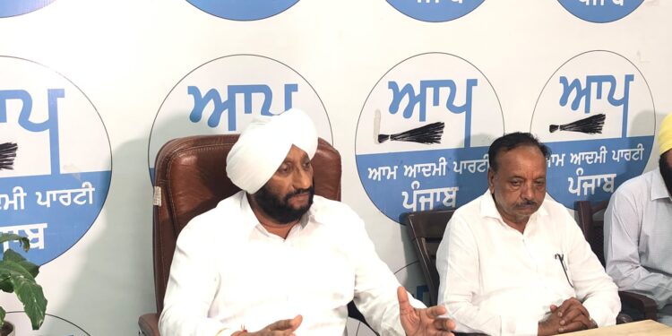 ਆਪ ਸਰਕਾਰ ਵੱਲੋਂ ਸਫ਼ਾਈ ਸੇਵਕਾਂ ਦੇ ਹਿੱਤਾਂ ਲਈ ਇਤਿਹਾਸਕ ਫੈਸਲੇ ਲਏ ਗਏ : ਐਮ ਐਲ ਏ ਕੁਲਵੰਤ ਸਿੰਘ ਆਪ ਸਰਕਾਰ ਵੱਲੋਂ ਸਫ਼ਾਈ ਸੇਵਕਾਂ ਦੇ ਹਿੱਤਾਂ ਲਈ ਇਤਿਹਾਸਕ ਫੈਸਲੇ ਲਏ ਗਏ : ਐਮ ਐਲ ਏ ਕੁਲਵੰਤ ਸਿੰਘ