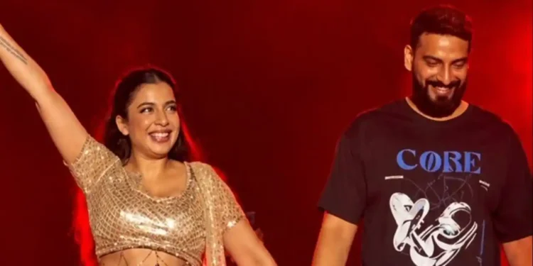 Punjabi Singer ਜੈਸਮੀਨ ਸੈਂਡਲਸ ਨੇ ਲਾਈਵ ਕੰਸਰਟ ‘ਚ ਪ੍ਰਸ਼ੰਸਕਾਂ ਨੂੰ ਦਿੱਤਾ ਵੱਡਾ ਸਰਪ੍ਰਾਈਜ਼